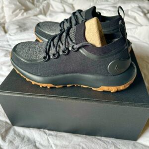 ALLBIRDS Women’s Trail Runner SWT
Size 7.5